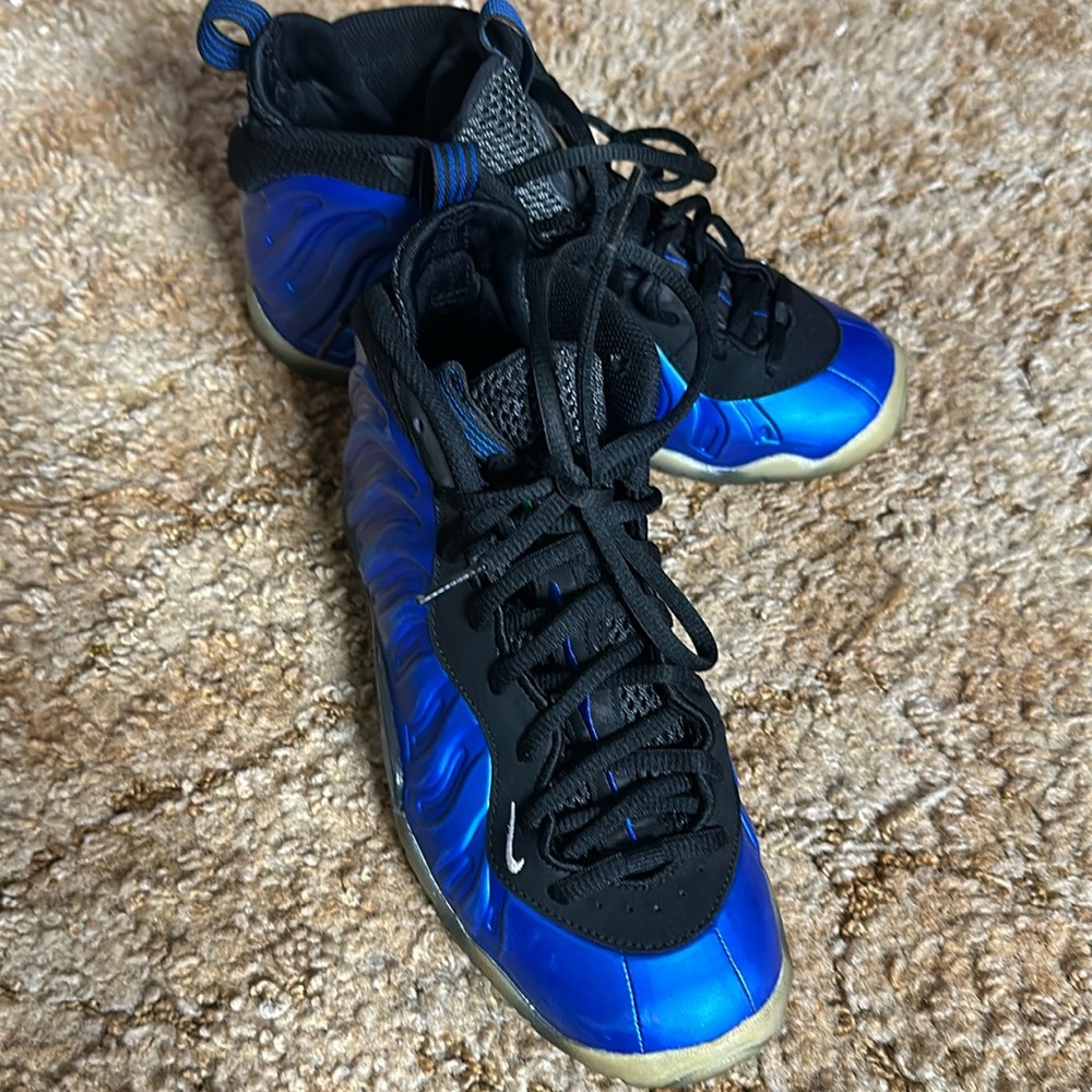 Neon royoal Nike foamposites Size 4.5y / 6w